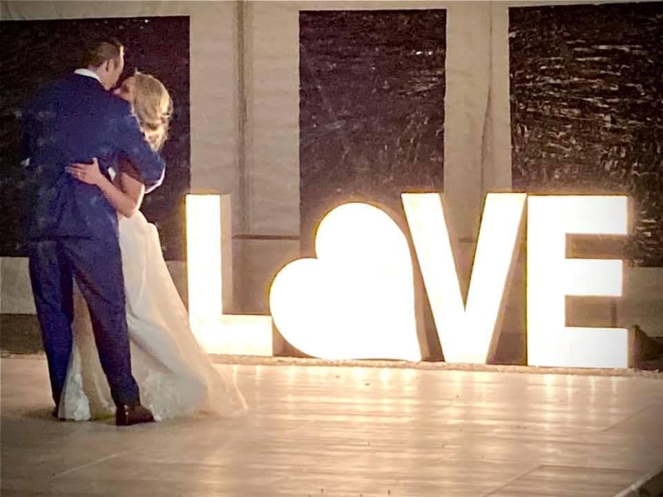 Congratulations to Ashlyn and Geoff, who were married this weekend! 💍🎉

All the best wishes on this wonderful journey, as you build your new lives together.