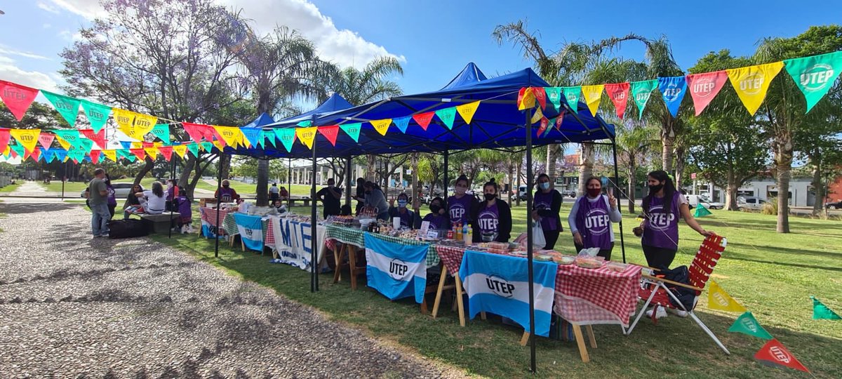 Gestion_TEP's tweet photo. 📍Estuvimos en Rosario visitando la feria del Tanque, feria Los Robles y la feria de la Economía Popular.  

✔️Comprando en estas ferias ayudas a fortalecer y visibilizar emprendimientos productivos, desarrollo local, el comercio justo y el consumo responsable. 

#ArgentinaUnida https://t.co/360DCCEVPa