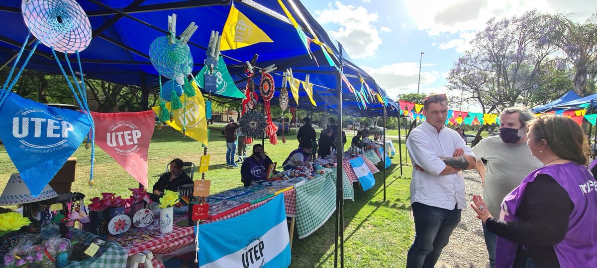 Gestion_TEP's tweet photo. 📍Estuvimos en Rosario visitando la feria del Tanque, feria Los Robles y la feria de la Economía Popular.  

✔️Comprando en estas ferias ayudas a fortalecer y visibilizar emprendimientos productivos, desarrollo local, el comercio justo y el consumo responsable. 

#ArgentinaUnida https://t.co/360DCCEVPa