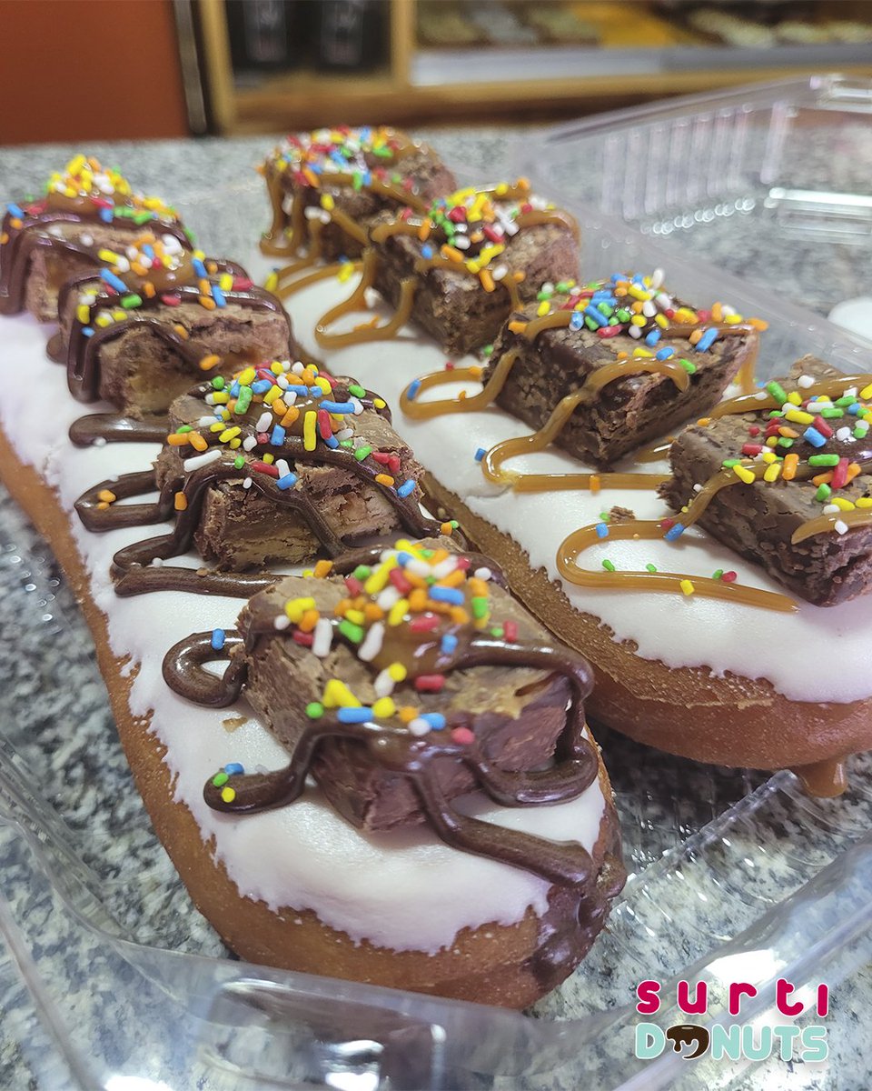 SurtiDonuts's tweet photo. ¿Quieres probar algo especial?

Tenemos la mejor variedad en donas especiales, glaseados, topping. Visítanos y sabrás lo bueno 🤩

Ideales para alegrar tu corazón ✨

📲 Contactanos para servicio delivery 04126095695🛍️🛵
#endulzátumomento😋
#endulzate 
#surtidonuts🍩 
#surtilover https://t.co/rrWBXW9vTe