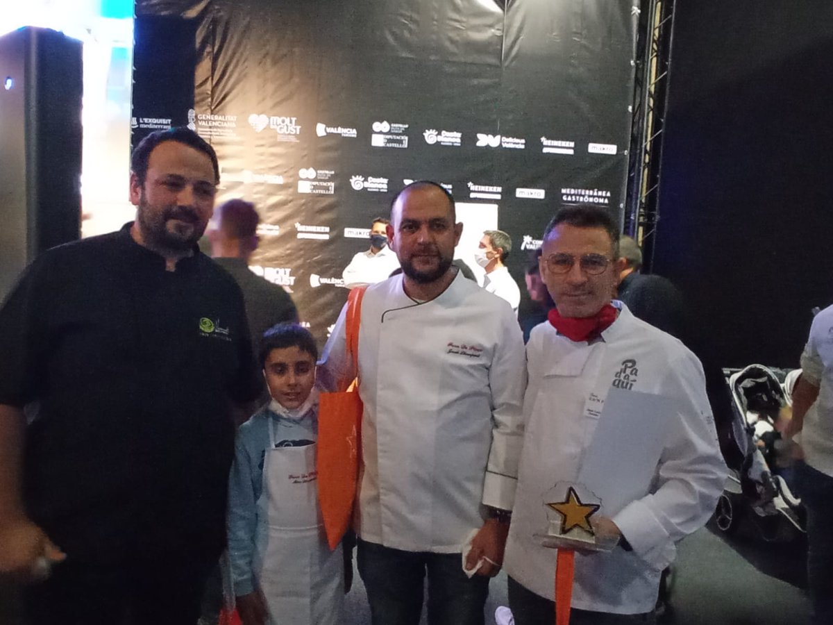 PadAqu1's tweet photo. Els forners de la marca @PadAqu1 , Benet Barón de #Porreres , Jorge Llompart de #Algaida i José Luis Jaume de #SaPobla, reconeguts com a uns dels 80 millors forners d'Espanya per #Panatics i #Rutadelbuenpan.
Tots ells amb estrella #Dirinformatica del Pa.
#Pa #Mallorca. https://t.co/m4qKXJIEH5