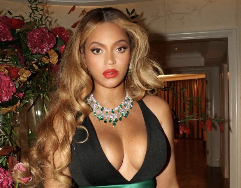 PopTingz's tweet photo. 🚨

According to HDD, there is a lot of talk within Columbia that Beyoncé's new album is due out in 60-90 days (basically between now &amp; February 2022).

Hits Daily Double is also calling the release a "major twist in the streaming age." https://t.co/vHlf3ue0qd
