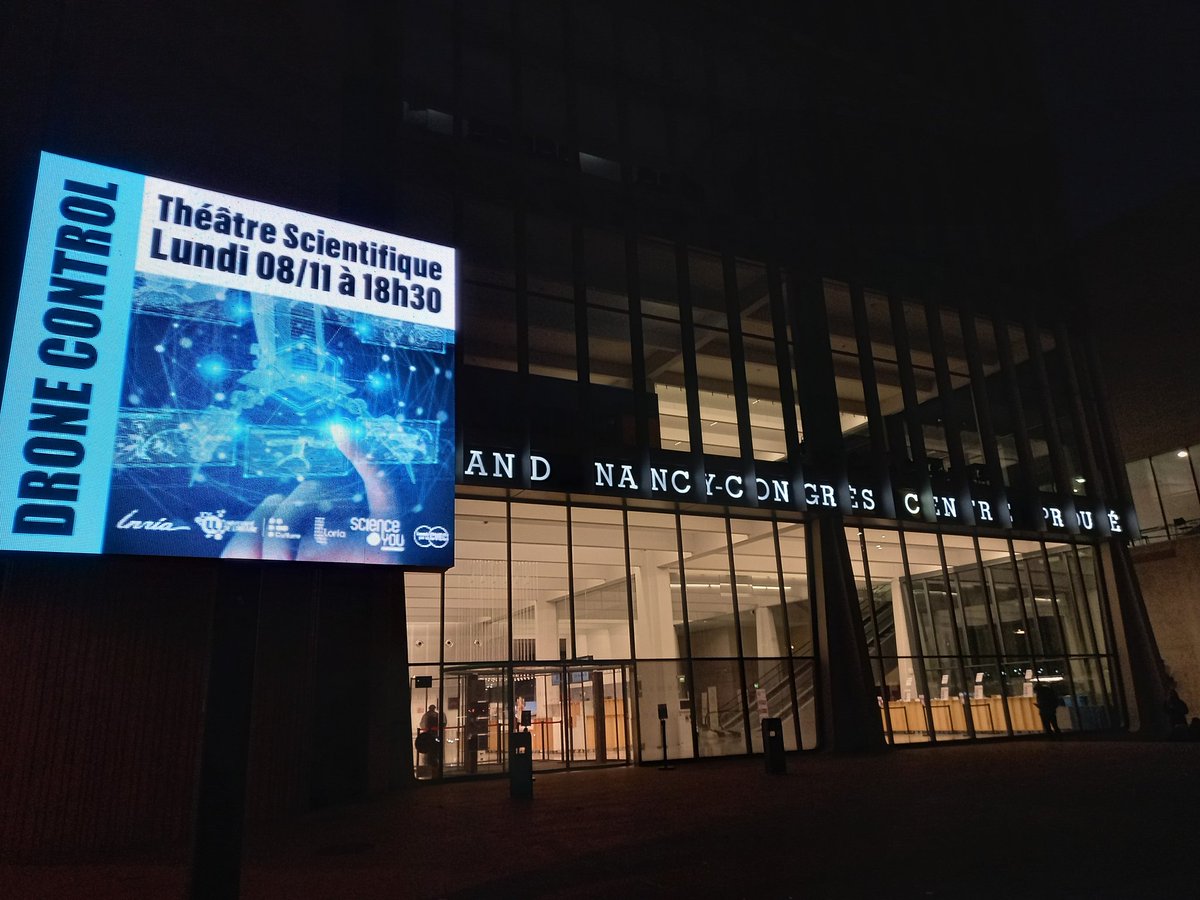 Inria_Nancy's tweet image. 💡 Quand science &amp;amp; théâtre se nourrissent l&apos;un l&apos;autre pour donner naissance à une œuvre de fiction, voici Binôme #DroneControl. Une pièce touchante qui met en avant le quotidien du chercheur &amp;amp; ses questionnements. Bravo @AntoineDelefor1 &amp;amp; @lessensdesmots et merci au public 👏