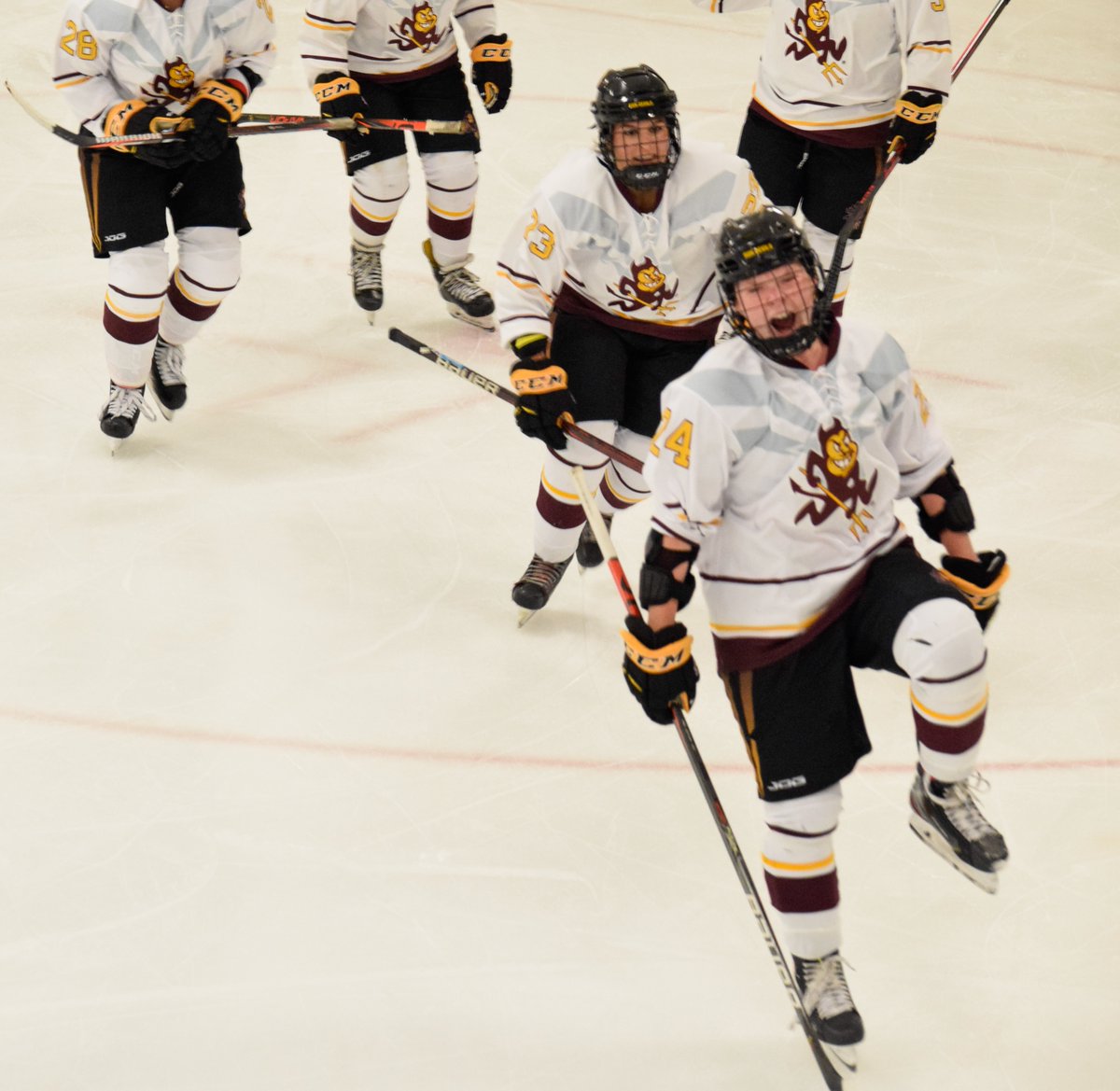 ICYMI, 3 Sun Devils are atop the point producing players in the nation!
😈#24 Sam Murphy leads the nation with 30 points (15 G, 15 A)
😈#28 Jill Ketchum stands at #5 in the country with 18 points (10 G, 8 A)
😈#18 Finn Larson stands at #9 in the country with 13 points (6 G, 7 A)