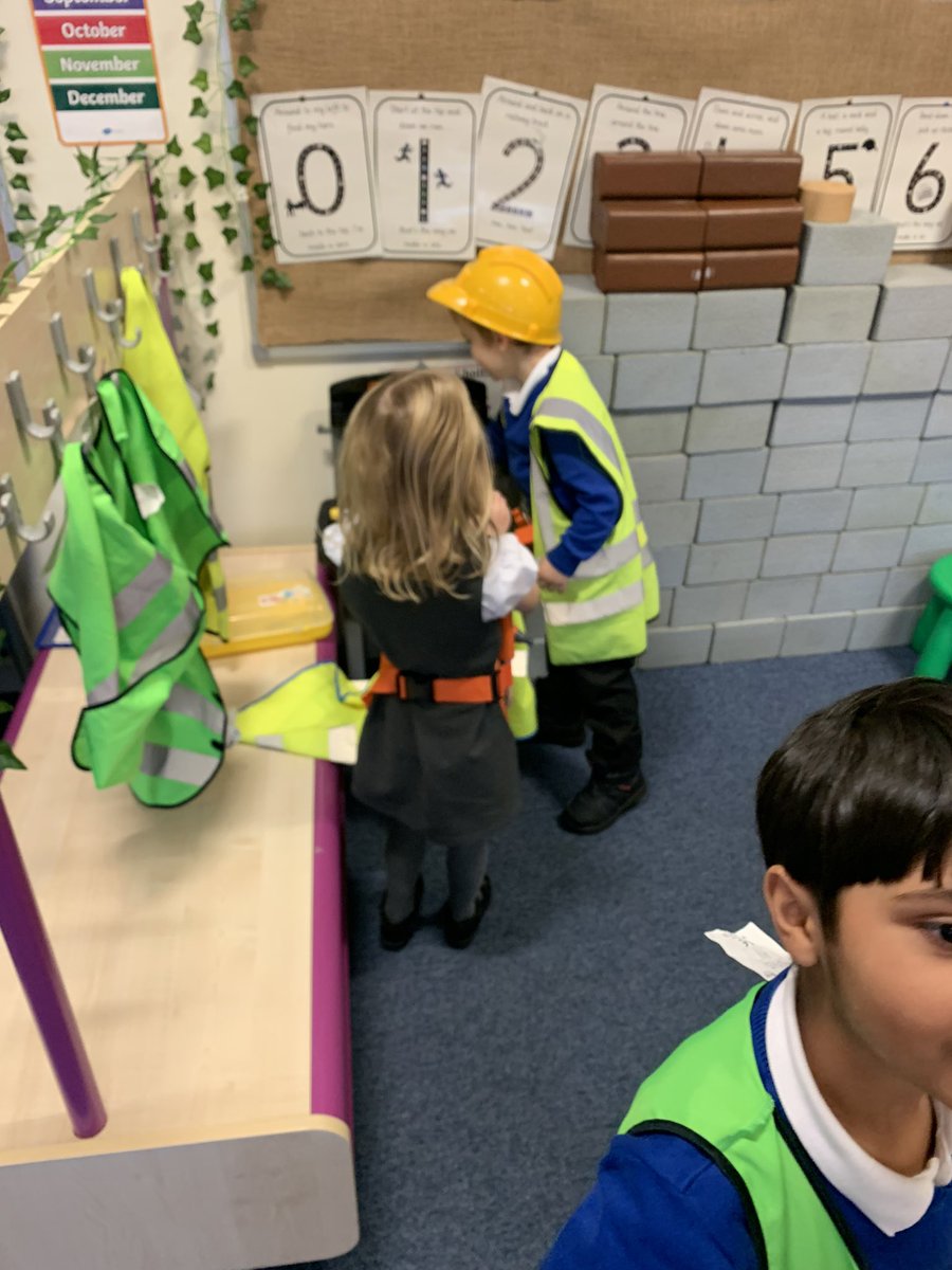MrsQuigley2016's tweet photo. Checking out our new wooden toys today #toolbelt #roleplay #reallife @MrsQuigley2016 @PirieParkPS @gillimonaghan https://t.co/dlDkAxAM2P
