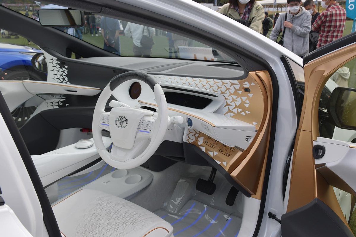 bpsrr4851's tweet photo. SDGsゾーンにて
先導車のトヨタ LQ
ナンバー取得車は何台あるのでしょう？
#toyotalq #ウルトラマンz #ステッグ #東京オリンピック #トヨタトヨタトヨタしマラソン先導車 #コンセプトカー #トヨタクラシックカーフェスティバル #ccf #モリコロパーク https://t.co/kEVxZ1Eie6