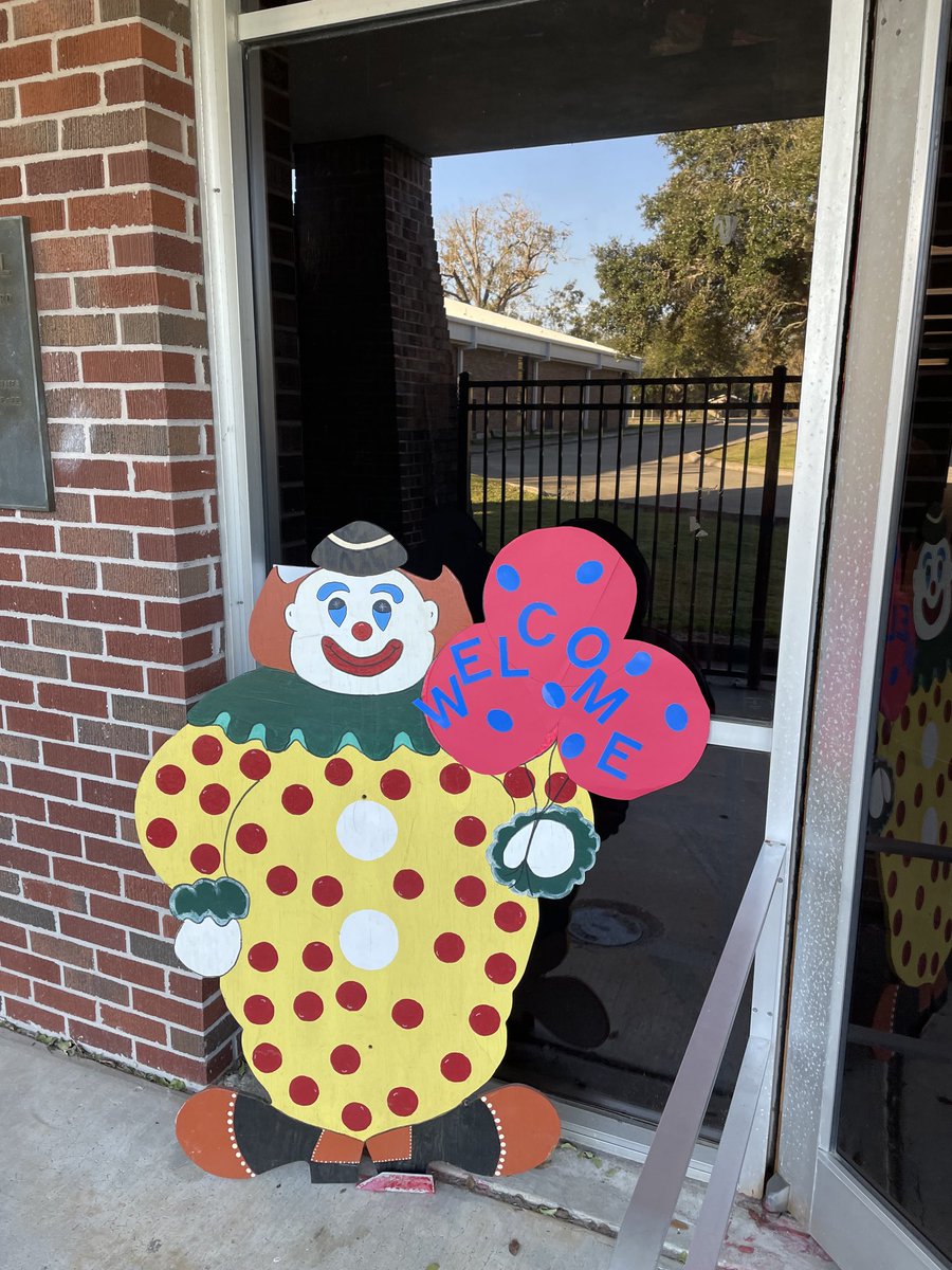 Starks_High's tweet photo. Can’t wait to see our awesome students tonight at the Greatest School on Earth! https://t.co/0tufrJIdgY