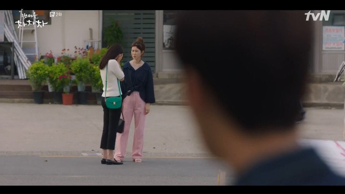 _norainbows's tweet photo. when u get caught red handed staring at ur boo so you gotta make an excuse.
#HomChaRewatchEp2
#HometownChaChaCha https://t.co/Ji37gBGBmF