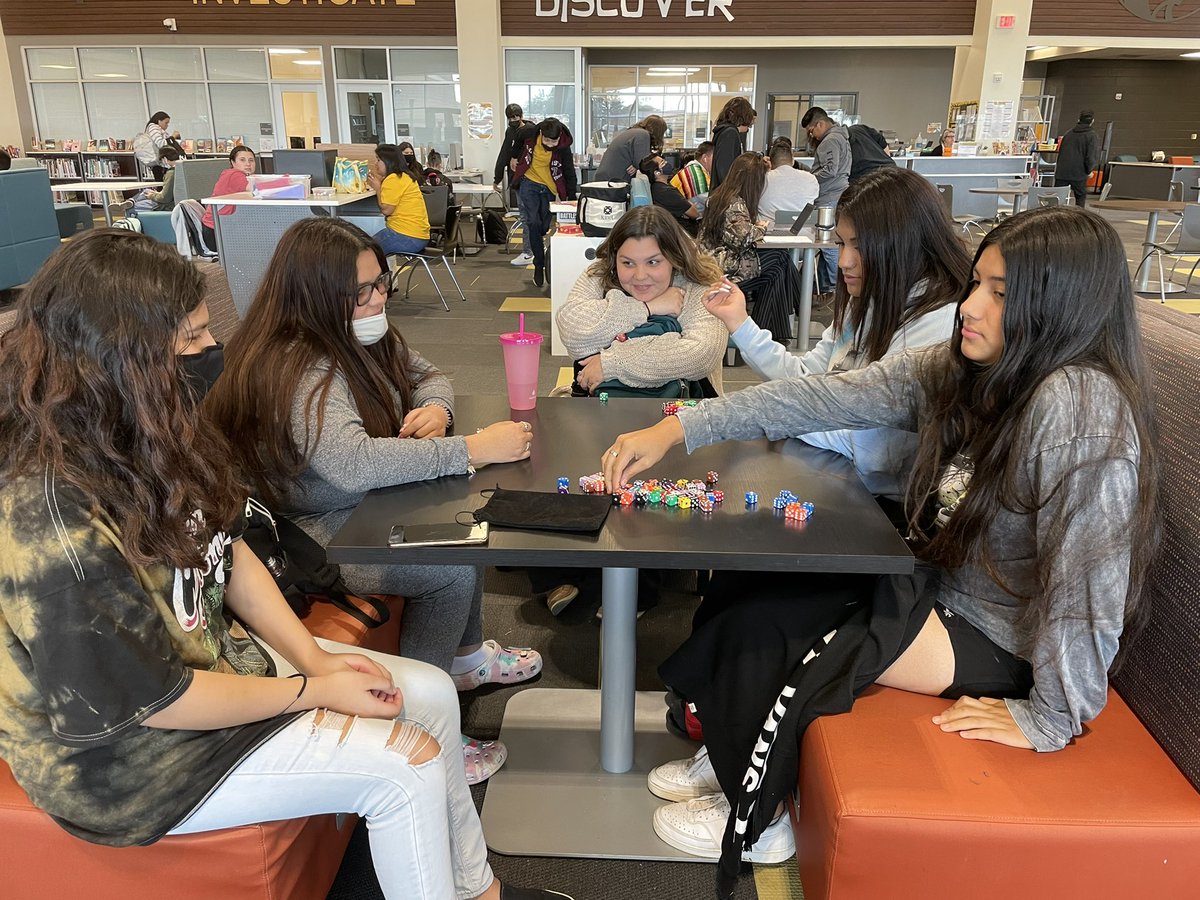 SeguinHSLibrary's tweet photo. And more fun @SeguinHSTx! https://t.co/ybDeaEkFmN