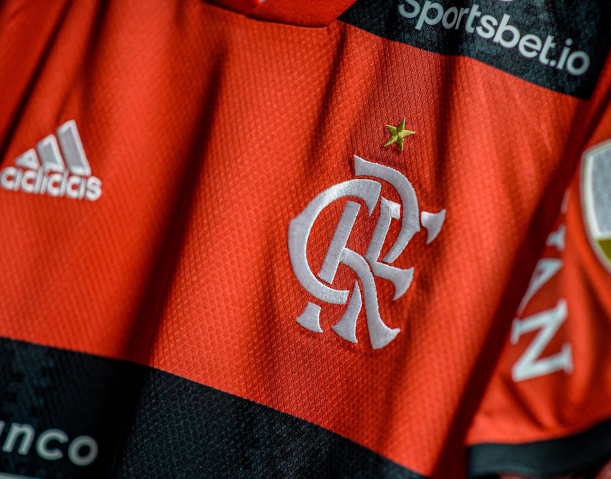 PapaRubroNegro's tweet photo. Absurdo! Adidas pagando mais o River? 

Em processo de renovação com o #MaisQuerido, a Adidas e o River Plate, que são parceiros a mais de 40 anos, estão em para estender a parceria. https://t.co/BqXbkaMzaj