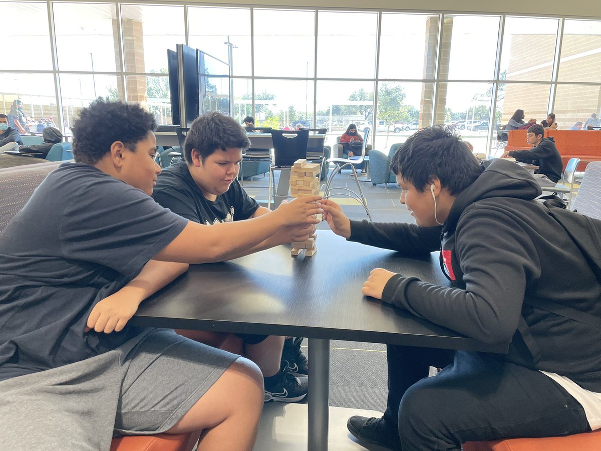 SeguinHSLibrary's tweet photo. And more fun @SeguinHSTx! https://t.co/ybDeaEkFmN