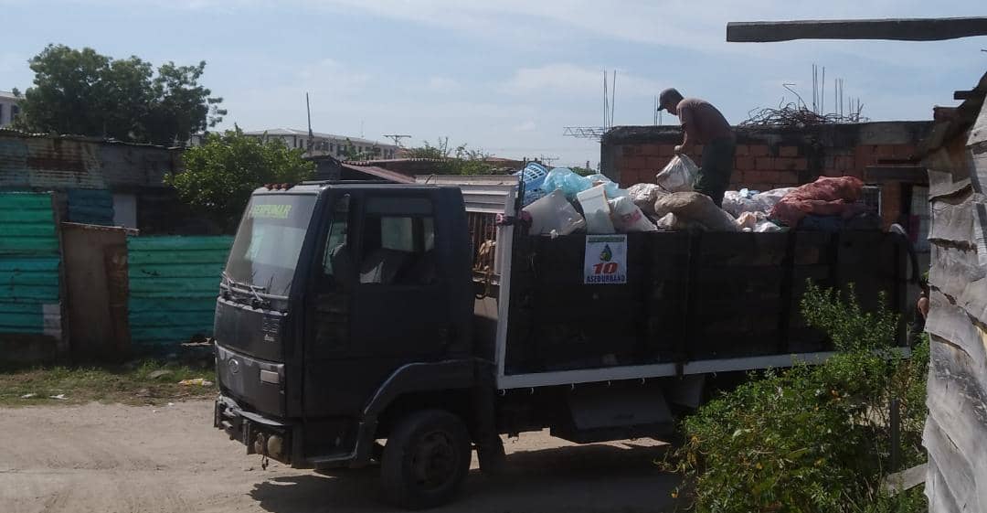 Yodefiendohaci3's tweet photo. Hoy #08Nov Cumpliendo con las Orientaciones de la Alcaldesa @johanitakenpo los compañeros de #Serpumar realizan recorrido por las comunidades y recolección de desechos sólidos.
@NicolasMaduro
@Soykarinacarpio
@R_MarcoTorres
@TareckPSUV
@servicioturmero https://t.co/032BYjcCSA