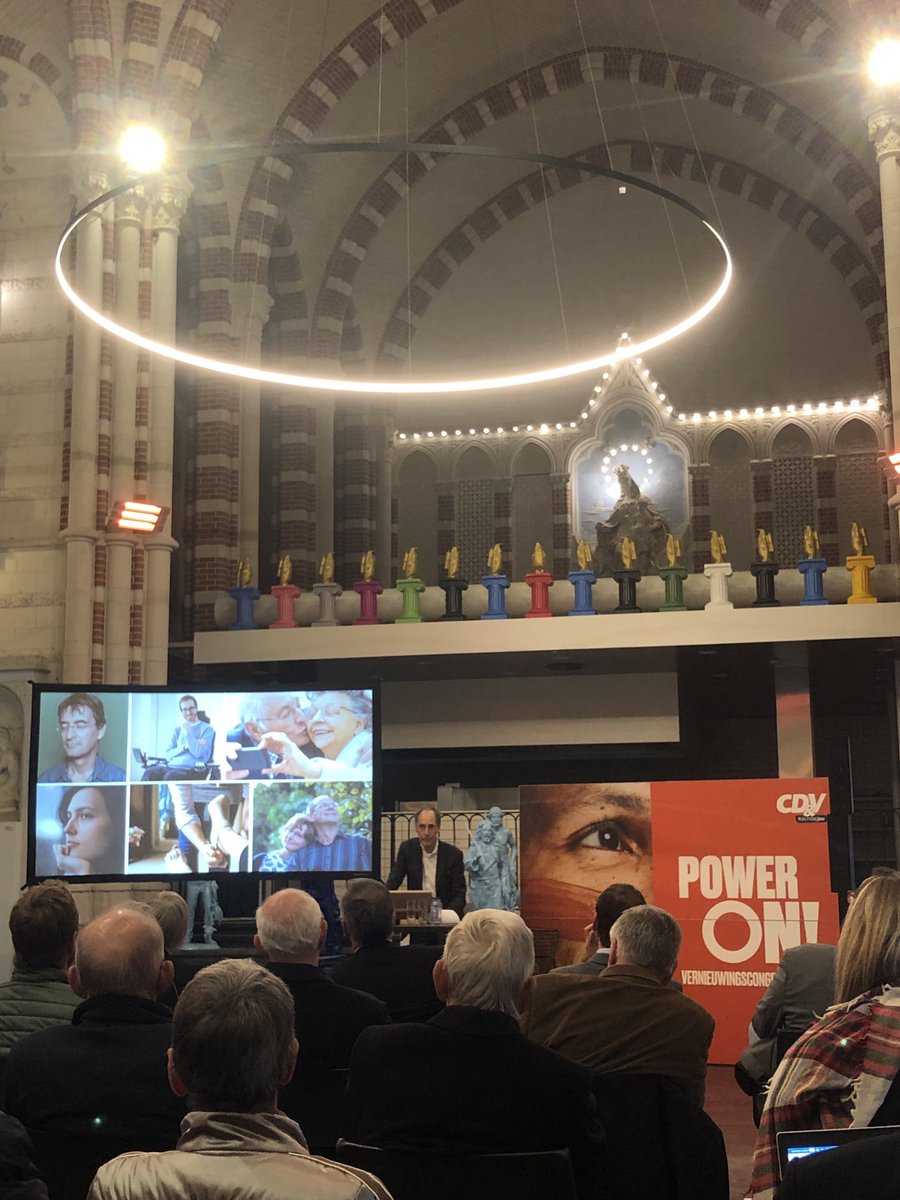 Op verkenning <a href="/cdenv/">cd&v</a> #powerOn in de “Triamant buurt”. Naadloze overgang tussen woon(zorg)vormen, ontmoeting, inzetten actieve levensstijl,… 💪 #zorgzamebuurten