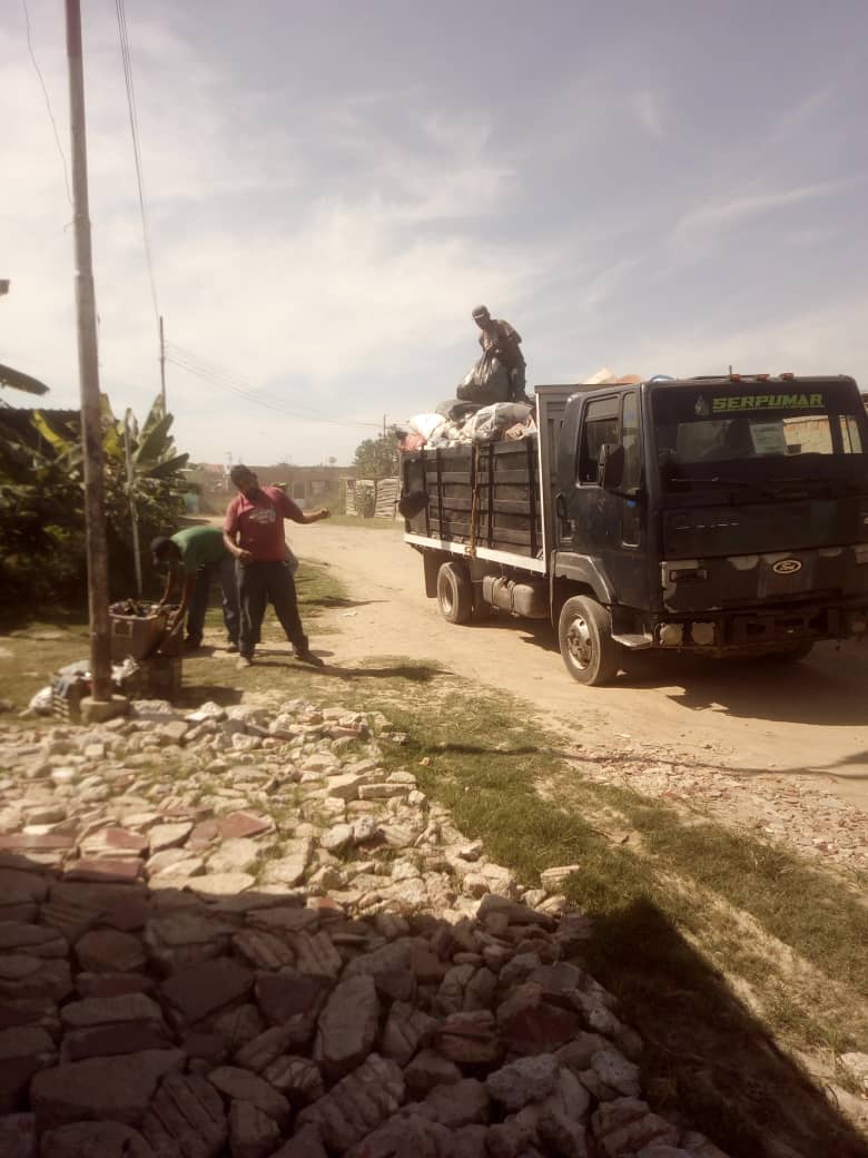 Yodefiendohaci3's tweet photo. Hoy #08Nov Cumpliendo con las Orientaciones de la Alcaldesa @johanitakenpo los compañeros de #Serpumar realizan recorrido por las comunidades y recolección de desechos sólidos.
@NicolasMaduro
@Soykarinacarpio
@R_MarcoTorres
@TareckPSUV
@servicioturmero https://t.co/032BYjcCSA