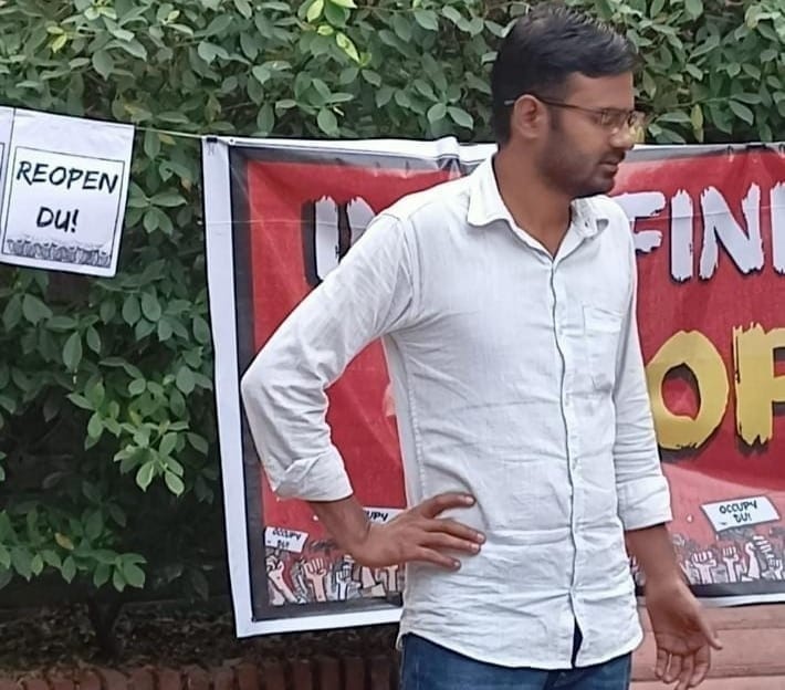 sfiduspeaks's tweet photo. Indefinite Sit In Starts At DU Arts Faculty For Reopening of the Campus!
Candle light vigil also organised at arts faculty in remembrance of Aiswarya Reddy of LSR!
#ReopenDU #CampusKholo
#NoToDigitalDivide #SFI https://t.co/uVKDEVH9Mo