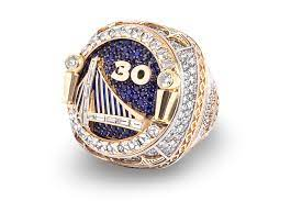 Today the game is played with the most rings (25) distributed among 12 players:

4 Lebron James
3 Stephen Curry, Draymond Green, Klay Thompson, Andre Iguodala
2 Rajon Rondo, Kevon Looney
1 Dwight Howard, Anthony Davis, Avery Bradley, Trevor Ariza, Talen Horton-Tucker