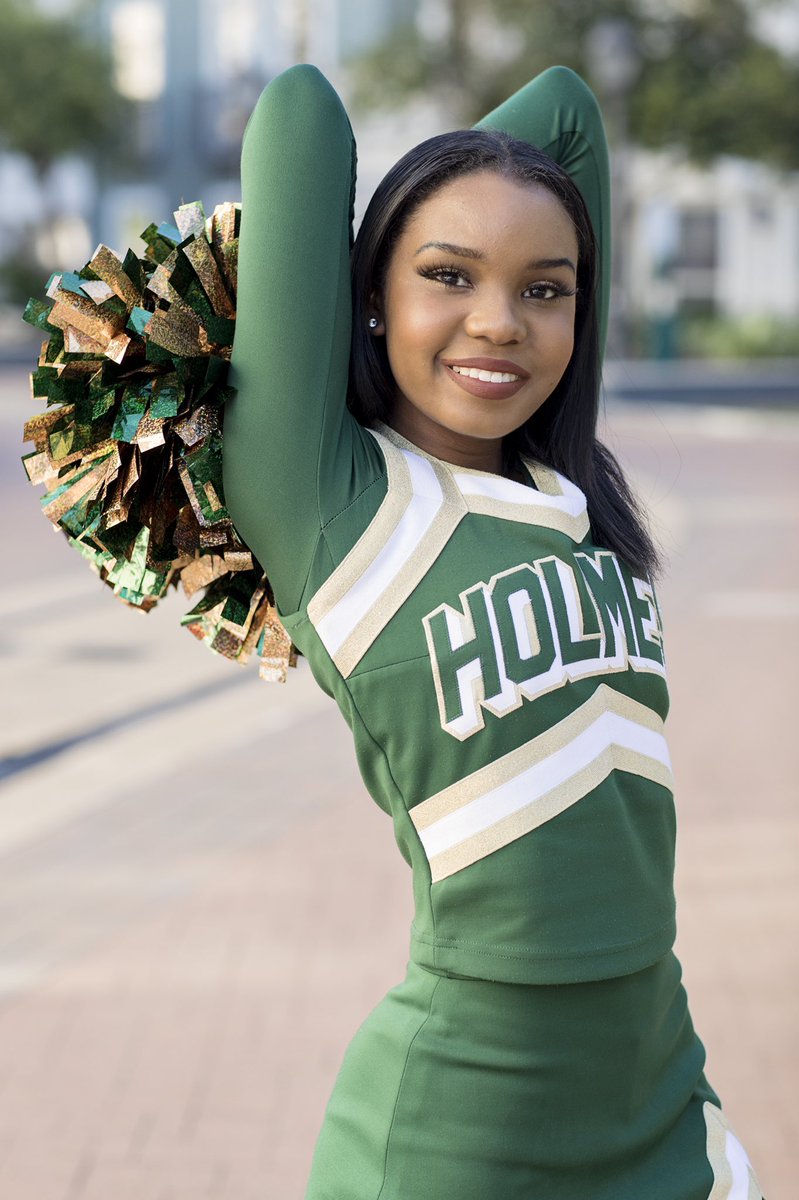 robinjansky's tweet photo. Class of 2022 Cap and Gown Cheer or Dance (or any sport) Mini Sessions! By yourself, with your bestie or your entire senior squad!
DM me if you’re interested!
#rjpsports #robinjanskyphotography #holmeshs https://t.co/C6JiQ3qzOQ