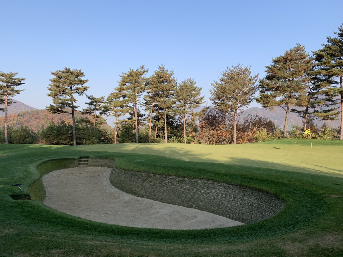 A few more pics of the spectacular ecobunkers built on the breathtaking Centerium CC, Republic of Korea. All built superbly using our independently developed Ecobunker Advanced system by World Best Sand. #builditonce #nocompromises #innovation #patentpending