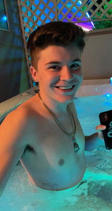 Happy birthday handsome!!! 🎉 https://t.co/Y9TOQMeQnC