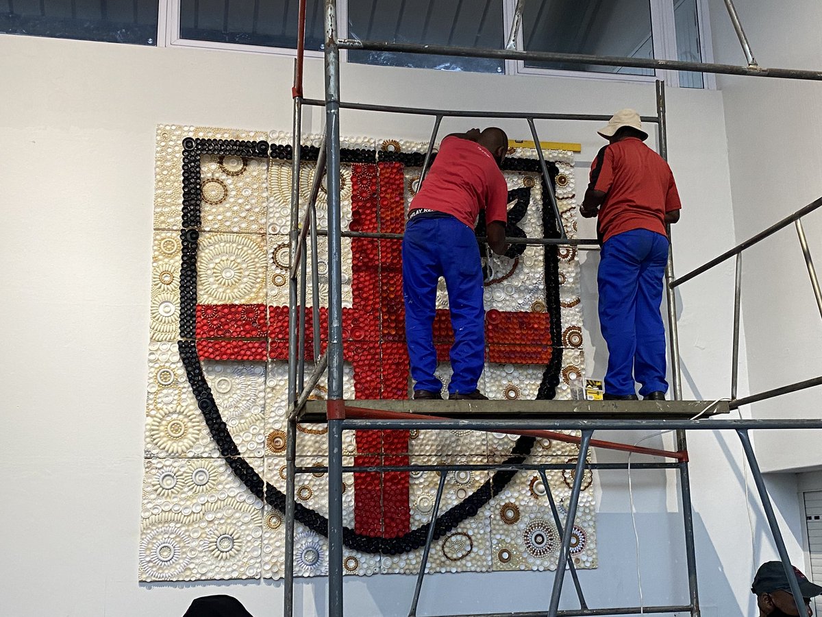 umcebodesign's tweet photo. Today, working with Facilities Crew at Clifton we installed the Clifton Badge, made from acrylics, wood and recycled plastic. 35 litres of glue later it’s up and sparkling and we are so proud of the work we did with Wendy Meyer, Karlien Erasmus and their art students. 🙏 https://t.co/NCSzCjJpxG