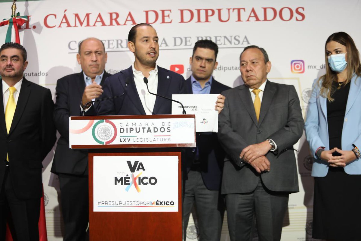 AccionNacional's tweet photo. El presupuesto del Gobierno federal no ha fortalecido el sector salud, no ha controlado la seguridad, ni impulsa el crecimiento económico. Por ello, presentamos un presupuesto alternativo enfocado en las necesidades de las familias mexicanas.
#PresupuestoPorMéxico
#VaPorMéxico https://t.co/4PYe7zpaNr