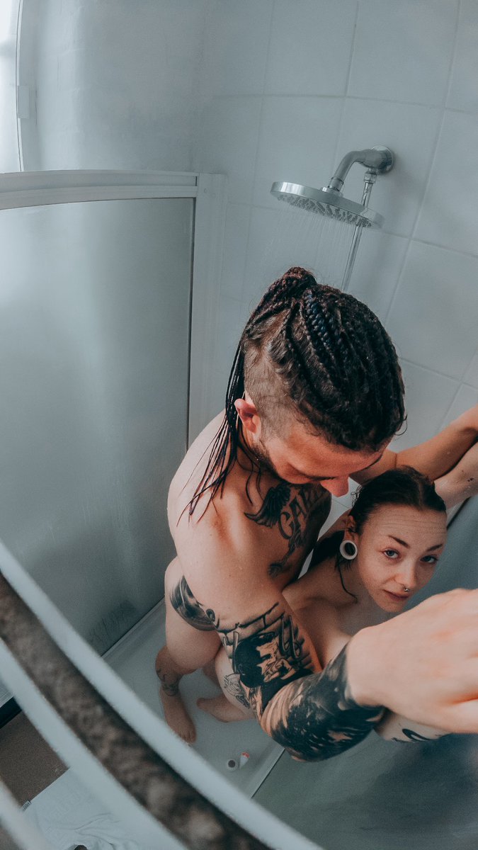 Un3mploy3dMod3l's tweet photo. Wet and Hot. Just how @lilbrattybitchx likes it. 
Want to see more. You know where to look 
#OnlyFans #Duo #Sexy #Shower #AdultIndustry  #AlternativeModels  #contentcreators https://t.co/WzFJqOKxgq