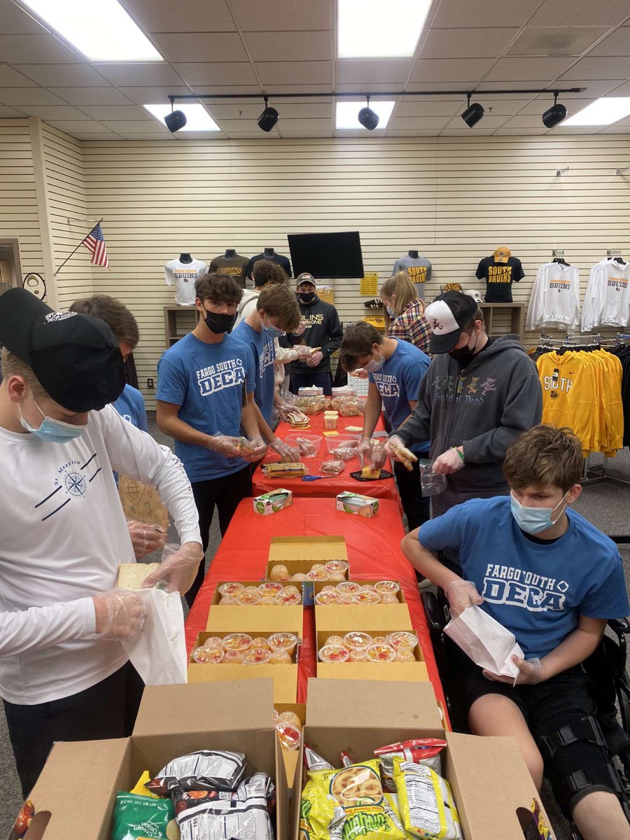 fshactivities's tweet photo. Shoutout to the DECA Club on their great work in filling lunch bags for the HashtagLunchbag project! They filled a fridge full of lunch bags to donate.  Great work, students! Go Bruins! https://t.co/n45Zfi2j8M