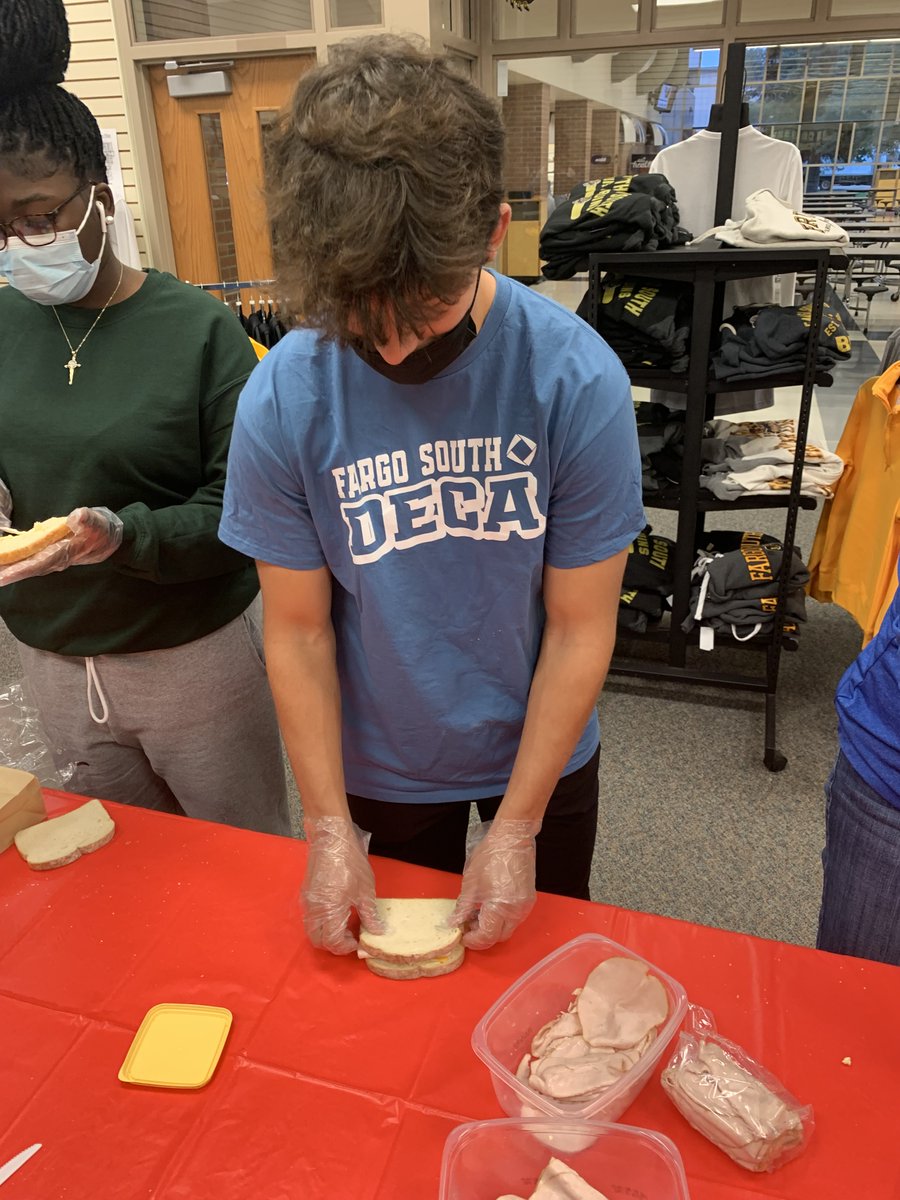 fshactivities's tweet photo. Shoutout to the DECA Club on their great work in filling lunch bags for the HashtagLunchbag project! They filled a fridge full of lunch bags to donate.  Great work, students! Go Bruins! https://t.co/n45Zfi2j8M