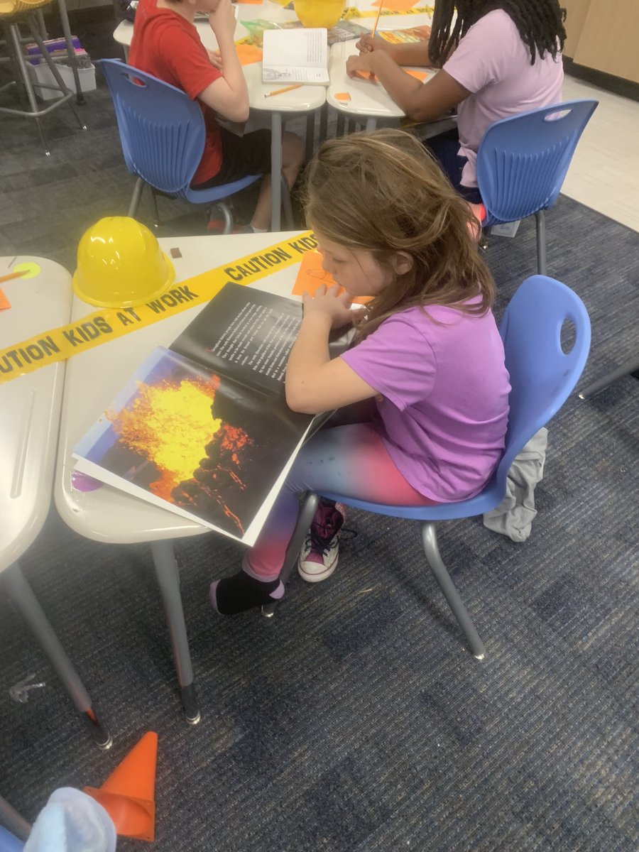 JennGallier's tweet photo. What a fun day in @Taylor_Murrell_ class⭐️ I love seeing your 4th grade superstars so engaged in informational text⭐️ @CFISD_ELAR2_5 @SheridanCFISD https://t.co/CpvSaGzbBq