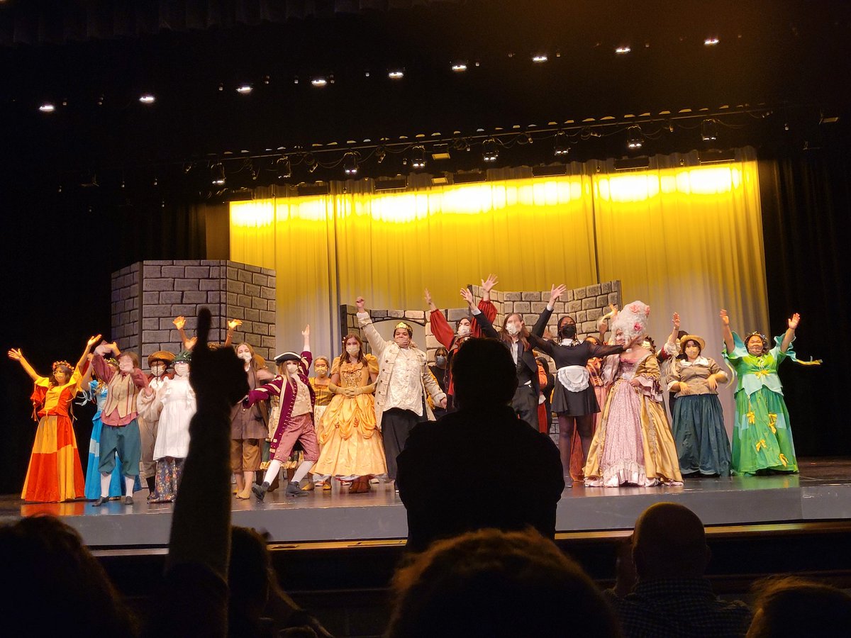 Mbronie109's tweet photo. The most amazing weekend performance of Beauty and the Beast from the Cast! Love my girl and all her friends! #isd109 #bvbobcats #isd109pride #argopride https://t.co/Km1lswCLH7