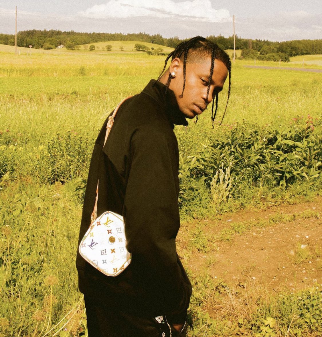 HotFreestyle's tweet photo. Travis Scott will cover funeral expenses for all eight victims who passed away at the Astroworld Festival. Travis will also be providing mental health and emotional support resources. https://t.co/pOjxvZbufL