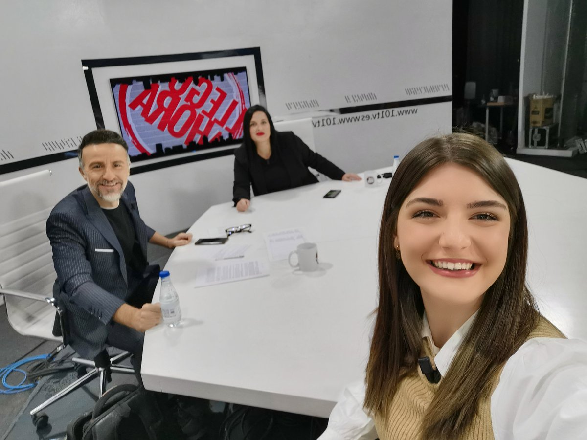 Olgaa72's tweet photo. Gracias @Patrysa10 por esta gran experiencia, de la que nunca me olvidaré @101tvMalaga #fpvisiblefpdecalidad #jumanjiemprendedor #jumanji https://t.co/b6e9KCBDgY