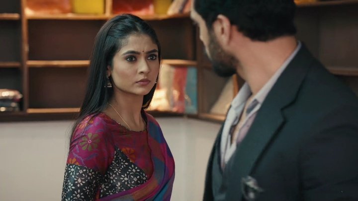 ___aishu___'s tweet photo. Presently going thro the gallery &amp; torturing myself 🚶
His saree ka dukaan &amp; Her ghamandi rao #RaghVi ♥️♥️😭😭
From giving deathly glares to lovingly staring eo they had one hell of a journey!!!

#MehndiHaiRachneWaali https://t.co/vTrUxEULUD