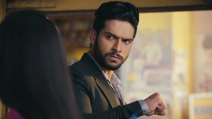 ___aishu___'s tweet photo. Presently going thro the gallery &amp; torturing myself 🚶
His saree ka dukaan &amp; Her ghamandi rao #RaghVi ♥️♥️😭😭
From giving deathly glares to lovingly staring eo they had one hell of a journey!!!

#MehndiHaiRachneWaali https://t.co/vTrUxEULUD