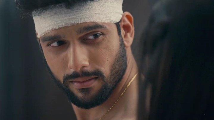 ___aishu___'s tweet photo. Presently going thro the gallery &amp; torturing myself 🚶
His saree ka dukaan &amp; Her ghamandi rao #RaghVi ♥️♥️😭😭
From giving deathly glares to lovingly staring eo they had one hell of a journey!!!

#MehndiHaiRachneWaali https://t.co/vTrUxEULUD