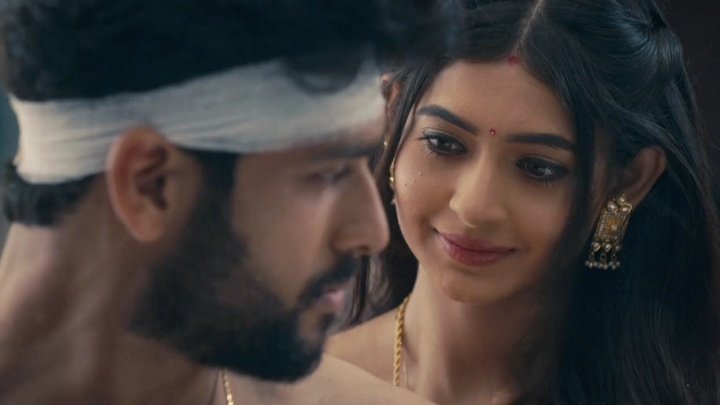 ___aishu___'s tweet photo. Presently going thro the gallery &amp; torturing myself 🚶
His saree ka dukaan &amp; Her ghamandi rao #RaghVi ♥️♥️😭😭
From giving deathly glares to lovingly staring eo they had one hell of a journey!!!

#MehndiHaiRachneWaali https://t.co/vTrUxEULUD