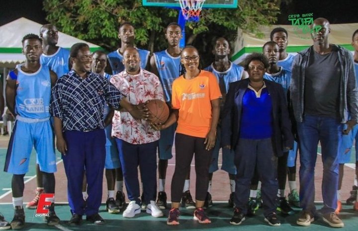 bajabiri's tweet photo. Usiku huu #BabuTale ametembelea hapa Chinangali Park kuja kuona vijana wakionesha uwezo kwenye #CRDBBankTaifaCup 🏀🏀🏀🏀 wakiwa wamependeza kits kutoka #JustFit .
Tukutane kesho.
📸 By #TVE na @EfmTanzania https://t.co/EwYXs7D6Rf