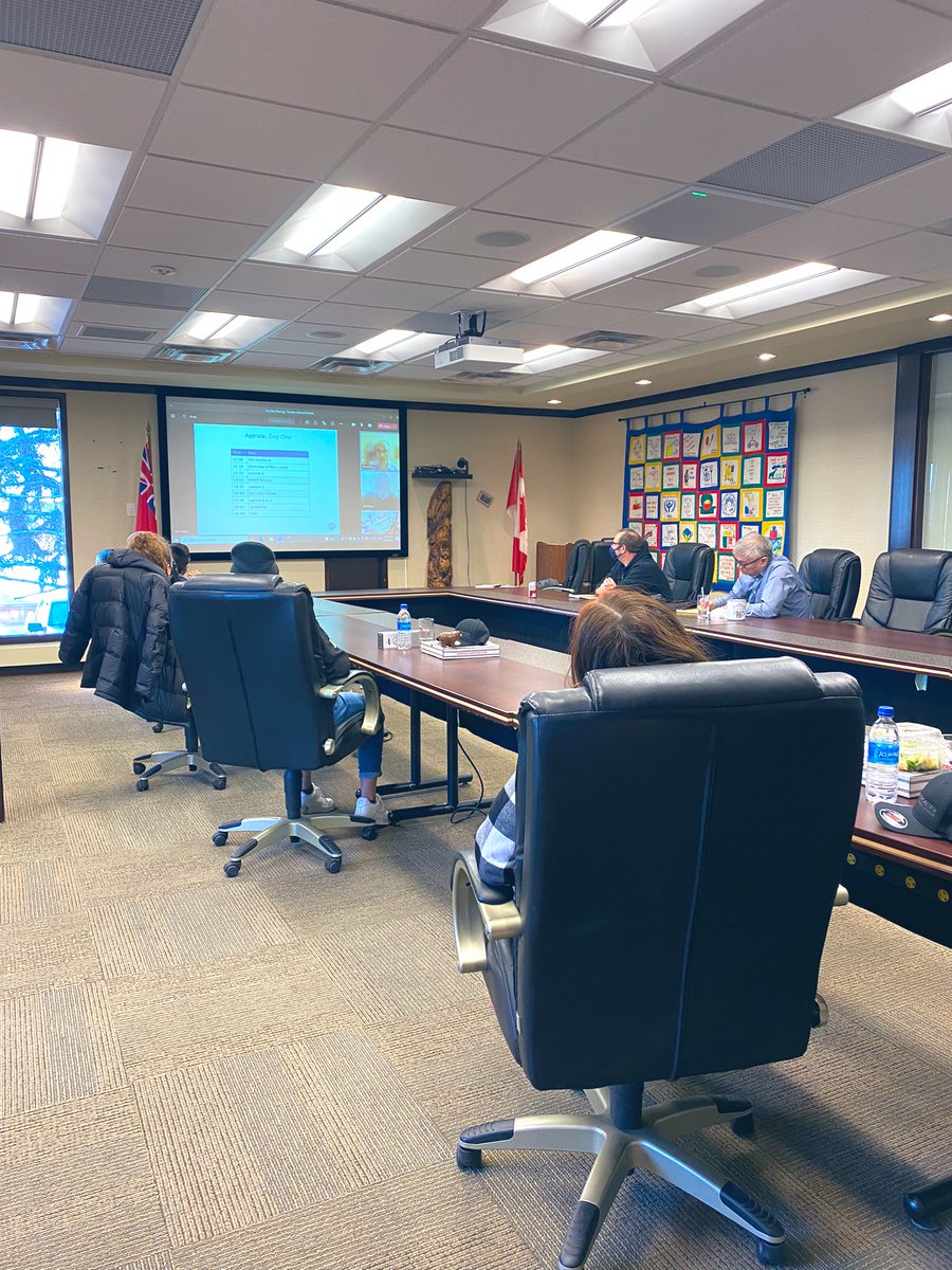 jackielconnell's tweet photo. Day one of an exciting partnership between Frontier School Division, University of Winnipeg and Cambridge University. Students from Wanipigow School in Hollow Water First Nation working through an engineering challenge with our colleagues from the UK! #engineers #STEM #design https://t.co/oN6IU9HX3F