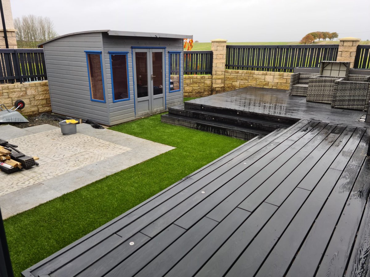 easiglasgow's tweet photo. How lush adding this #artificialgrass to this hard to grow area look 👀 now with this complementing this #decking for this #Falkirk #garden. https://t.co/oqeEvDll3o https://t.co/Kj8FGNn8HD