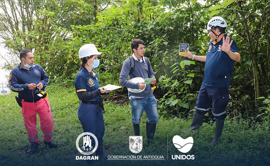 En Fredonia continuamos haciendo seguimiento a las obras de mantenimiento en las Galerías del cerro Combia. Allí estuvieron nuestros profesionales supervisando las acciones ejecutadas y haciendo asesoría técnica en varios puntos críticos de la zona urbana