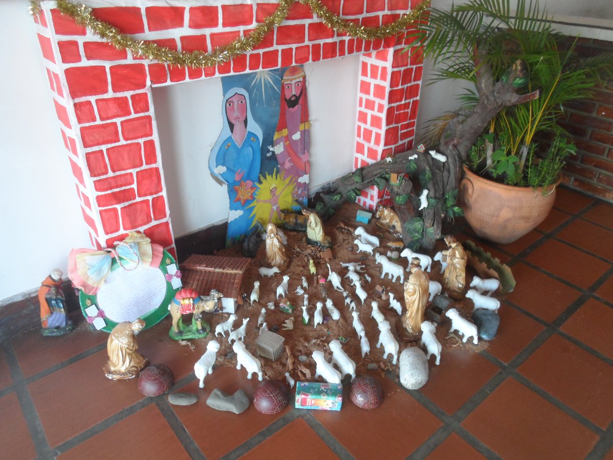 Unefa_Portugues's tweet photo. #08NOV21 En @Unefa_VEN #NucleoPortuguesa se dio inicio a festividades decembrinas con parrandón navideño amenizado por conjunto de gaitas y decoración de puertas de la institución @angiolillofp @LlanosUnefa @SalaUnefa @rectorado_unefa @Educacion_MPPD @gestion_zulia @VasypcUnefa https://t.co/0SlXXhQuiJ