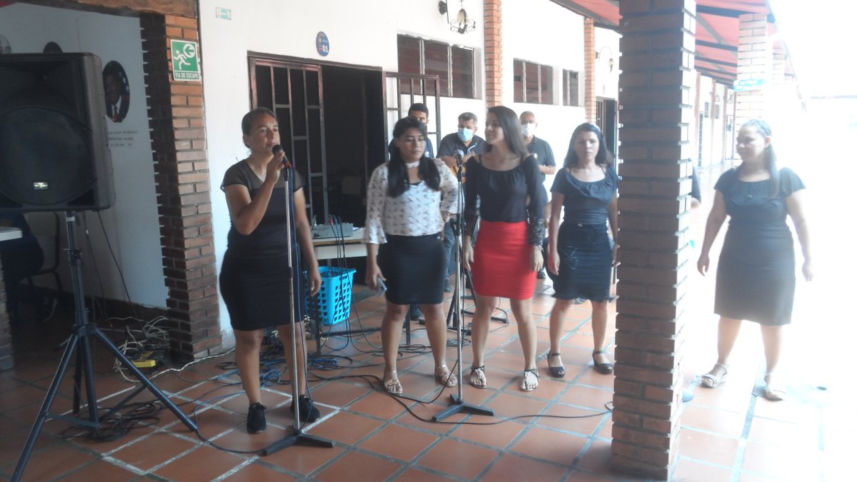 Unefa_Portugues's tweet photo. #08NOV21 En @Unefa_VEN #NucleoPortuguesa se dio inicio a festividades decembrinas con parrandón navideño amenizado por conjunto de gaitas y decoración de puertas de la institución @angiolillofp @LlanosUnefa @SalaUnefa @rectorado_unefa @Educacion_MPPD @gestion_zulia @VasypcUnefa https://t.co/0SlXXhQuiJ
