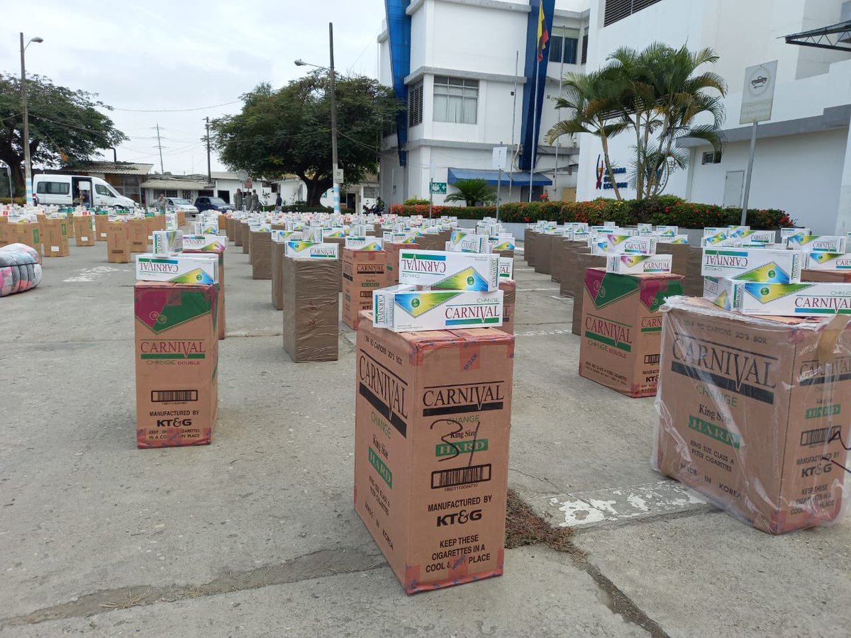 SENAE_Aduana's tweet photo. 🔴 #GolpeAlContrabando | La aprehensión por 7 MILLONES de dólares representa el operativo de mayor impacto en los últimos años.

La #AduanaEc ratifica su compromiso de brindar a la ciudadanía un entorno seguro y confiable facilitando el comercio lícito en #Ecuador. https://t.co/sOGBxIX9NZ