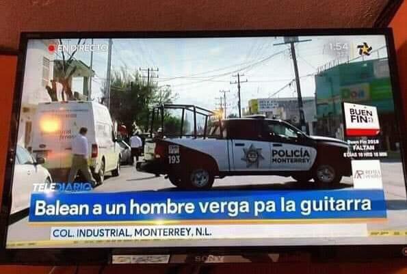 blind__r9's tweet photo. Menos mal @eltalcha toca el bajo #BatasPijamasYPoderoso https://t.co/fIBDO8j66u
