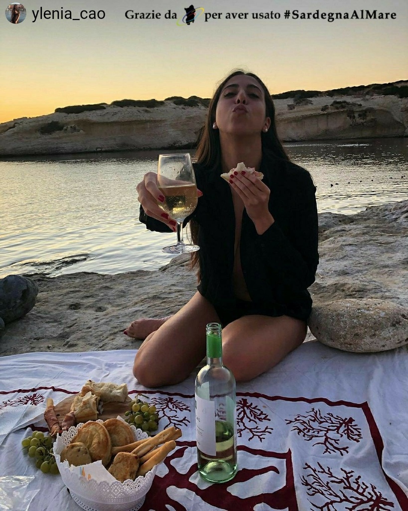 SardegnaAlMare's tweet photo. Un brindisi 🥂 al teatro da S'Archittu, zona Cuglieri 🥪 🍷 🌅 # SardegnaAlMare #spiaggia #sardegna #sardinia #ichnusa #tramonto #sunset #aperitivo #isargiolas @argiolaswinery #sarchittu #spiaggiadisarchittu #sarchittubeach #sarchittunelcuore #sarchittualtramonto #cuglieri #… https://t.co/vViYxtzW7B