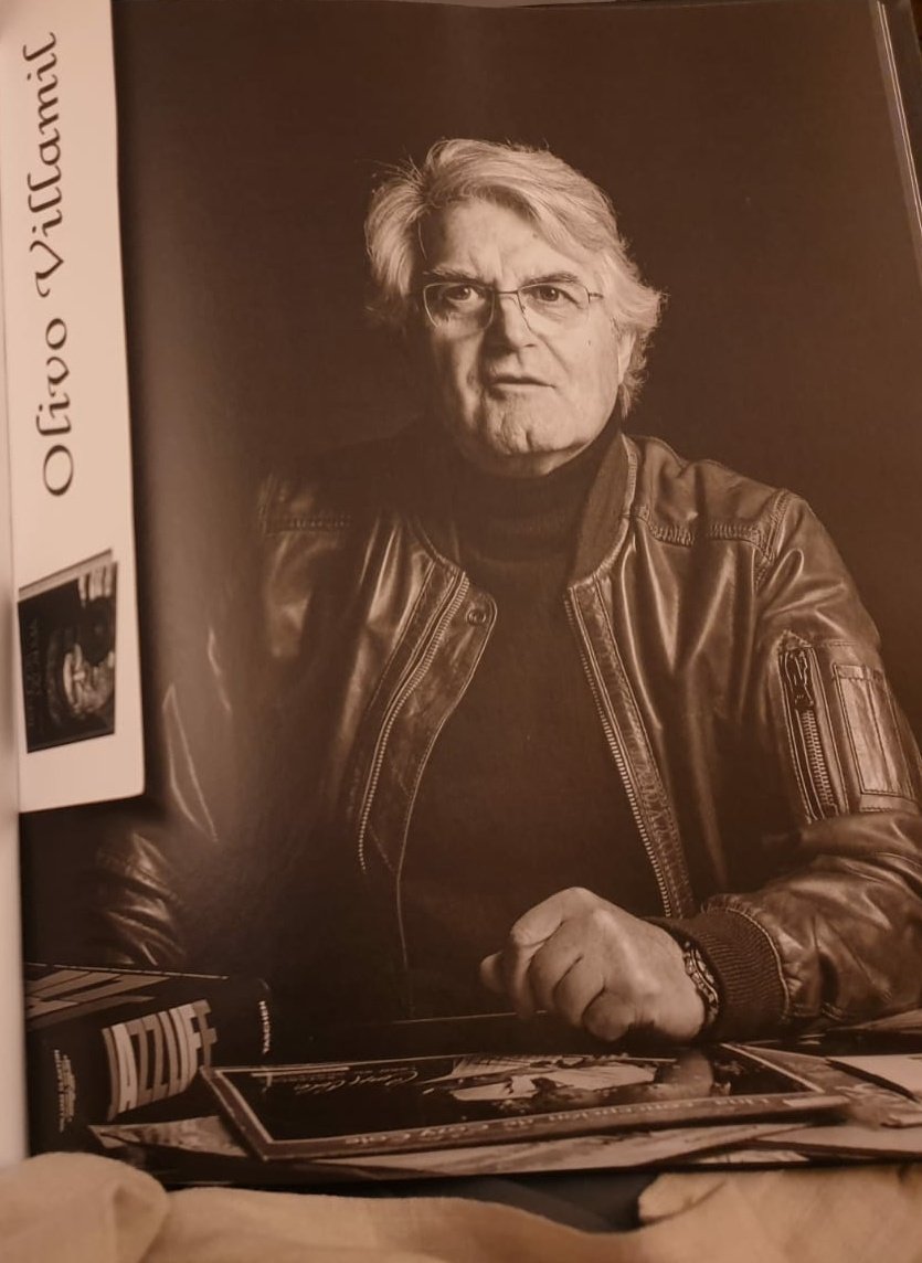 adelagonfe's tweet photo. Querido Eduardo queremos agradecerte el inmenso honor de que nos hayas incluido en tu hermoso libro de fotografías junto a importantes figuras de todos los ámbitos por la amistad que nos une y que hizo especialmente emotivo el acto de la presentación.
Un gran abrazo. https://t.co/VaM2QVoeB2