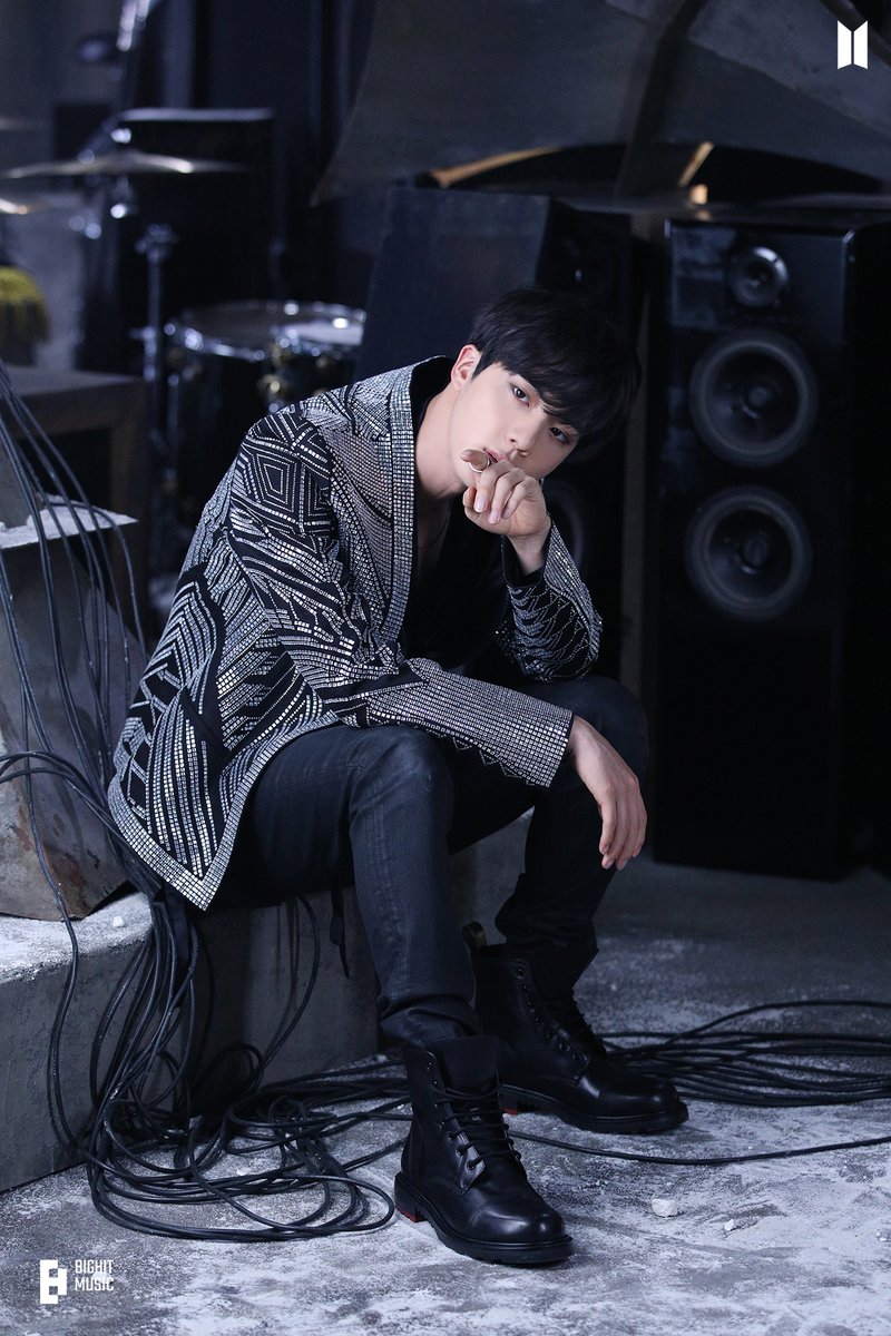 WORLDMUSICAWARD's tweet photo. #Yours by #BTS' #Jin is the 1st Korean OST to enter the #GlobalSpotifychart, scoring the biggest debut for a Korean OST in Spotify history!💪🥇🇰🇷📽🎶💥🌎🎧📈🔥👑💜
https://t.co/voIKiIjhMl https://t.co/yvVbmfFMWv