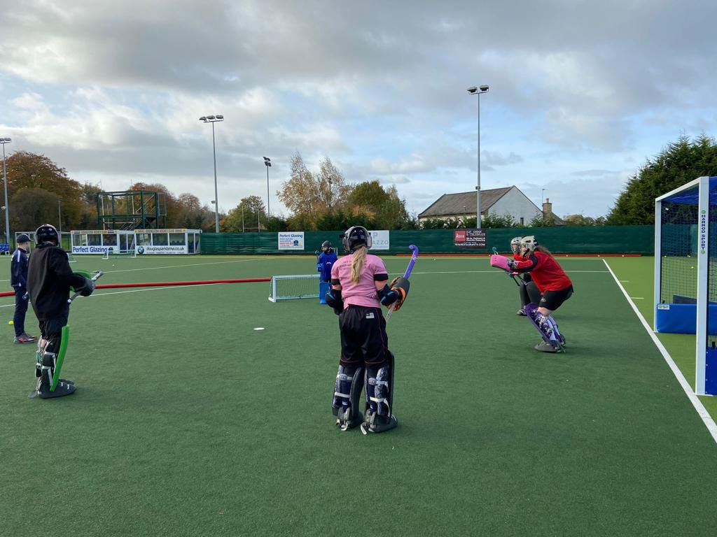 nextlevelgka's tweet photo. Brilliant goalkeeping sessions yesterday.

Fantastic to see new goalkeepers, as well as existing. 

@UddyHockey 
@ClydesdaleHC 
@Western1898 
@Kelburne1969 
@FernhillSchool 
@ScottishHockey https://t.co/DwrDaGtR9E