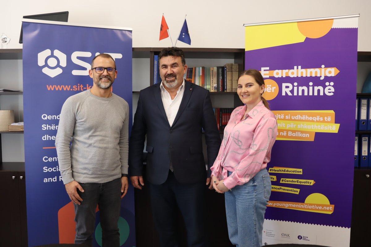 SIT_center's tweet photo. "Gjin Gazulli" High School is a "School of Excellence"! ✨
✍️As a result of many years of cooperation, SIT & "Gjin Gazulli" through an MoU for the next 3 years will continue the implementation of Program Y & will train teachers & peer educators of this school.
#Future4Youth #F4Y https://t.co/ntZzpVvibf