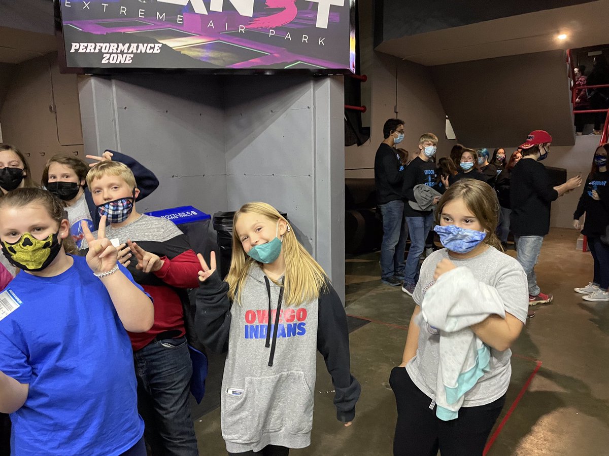 OAElemMusic's tweet photo. Congratulations to the AES 5th Grade Chorus for singing at the home opening game of the Black Bears Hockey Team on Saturday night! @OAUpdate https://t.co/hFFHX9SLu4